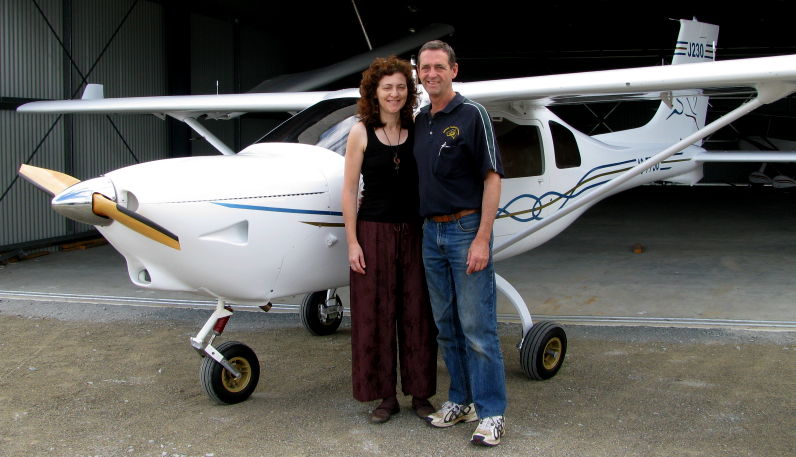 Mike and Priscilla Smith with their new Jabiru J230